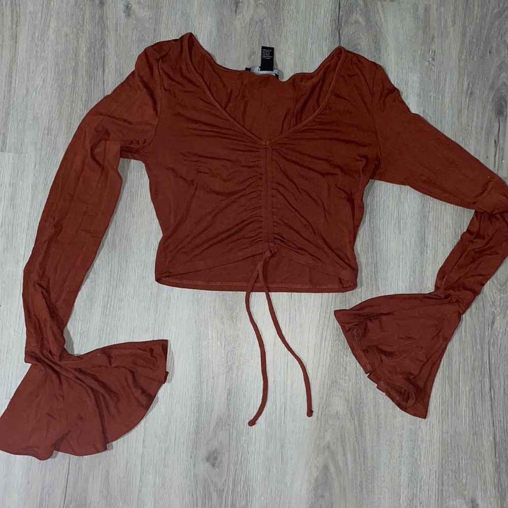 Cropped v neck long sleeve top